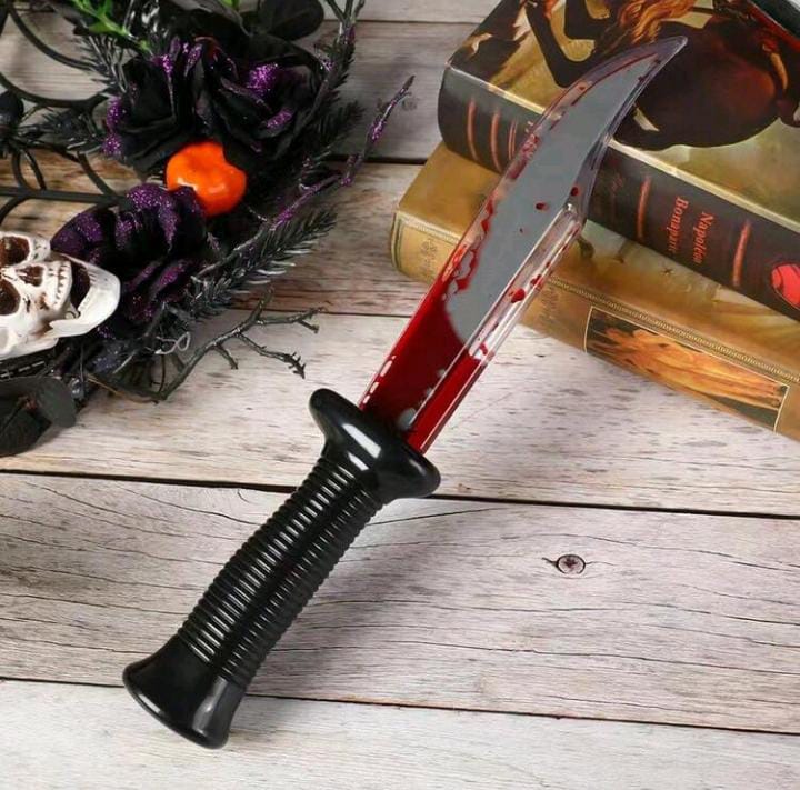 Cuchillo con sangre líquida